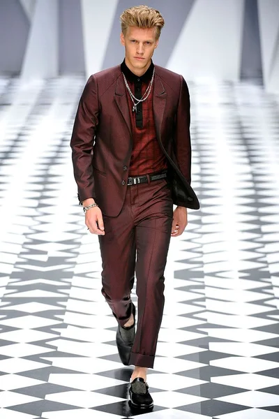 Look 19